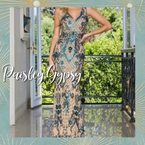 Stunning Sleeveless Deep V Mermaid Formal Gown - Picture 2 of 10